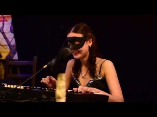 В половине третьего песня извращается. В половине третьего извращается встретила. Анекдоты про извращенцев. В половине третьего песня извращается. Семейный бизнес инстасамка.