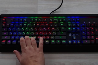 Механическая клавиатура Oklick 950G IRON EDGE. Пример работы