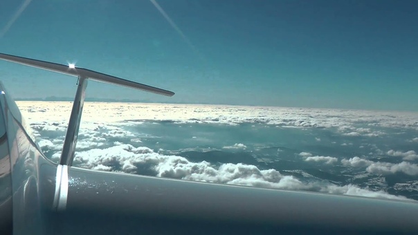 Leewellen fliegen über dem