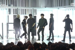 [MPD직캠] 인피니트 오프 더 레코드 태풍(The Eye) INFINITE OFF THE RECORD Fancam @엠카운트다운_160922