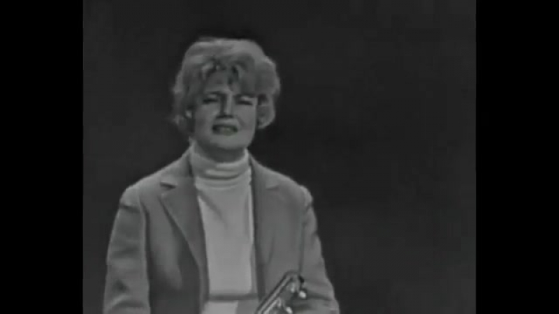 татьяна доронина в фильме еще раз про любовь. татьяна доронина еще раз про любовь. кораблик из газеты вчерашней. я твердила о морях и кораллах. еще раз про любовь фрагмент.