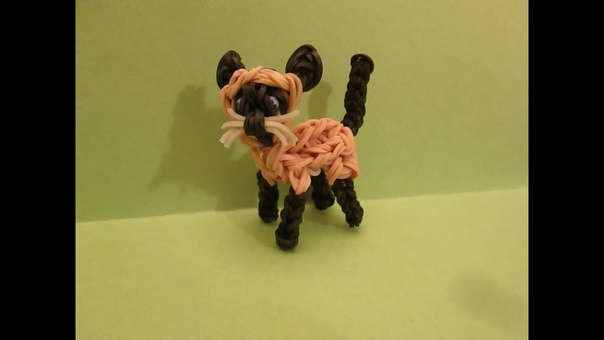 Котик из резинок Rainbow Loom Siamese Cat or Kitten Charm. 3