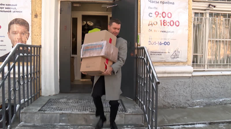 Депутат помог жене артиллериста собрать гуманитарку для