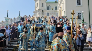 Вынос Плащаницы Пресвятой Богородицы в Почаевской Лавре