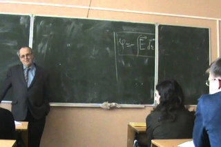 Электричество и магнетизм. Лекция семинар 1. Часть 1. Поле. Заряд. Потенциал. Напряженность.