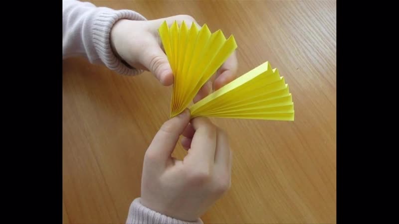 Матрешка из бумаги сложенной гармошкой