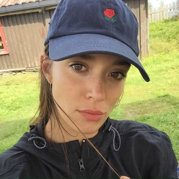 Maeva french. Девушка с обезображенным лицом. Девушка изуродовала своё лицо. Maeva французская актриса