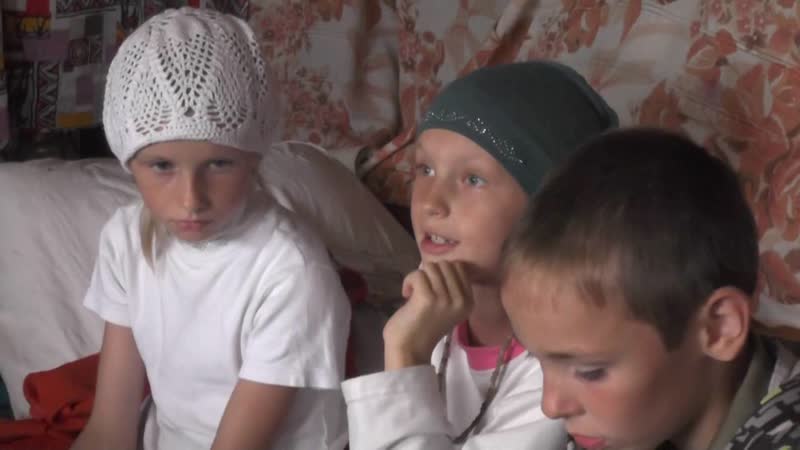 Воспоминания о бегстве в ночи на грозу. Сад, ягоды.