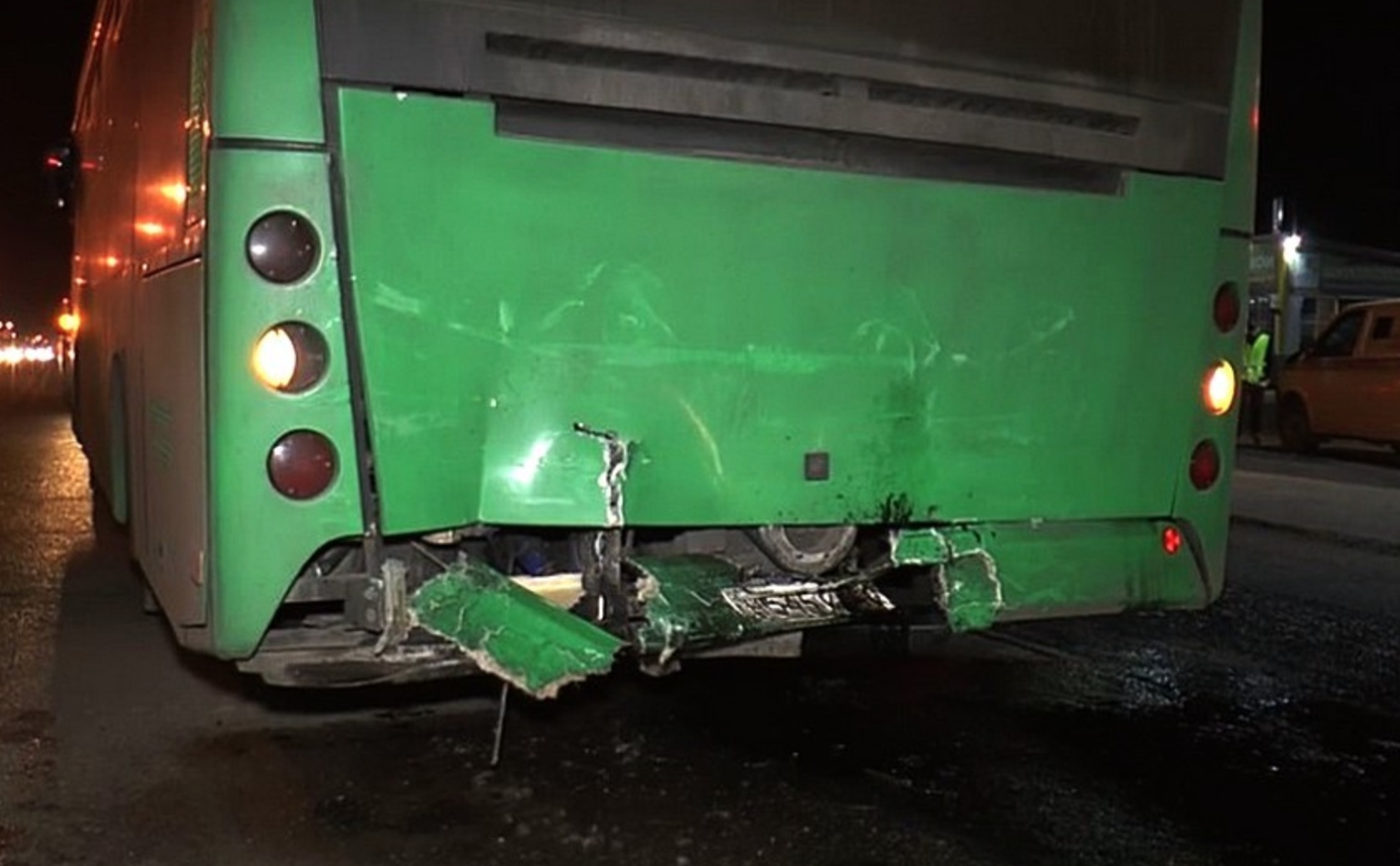 В Обнинске инкассаторская машина въехала в автобус! Это картинка