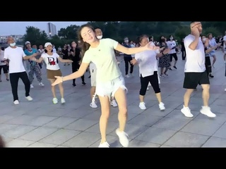 流行的音乐简单的舞蹈，跳好看也不